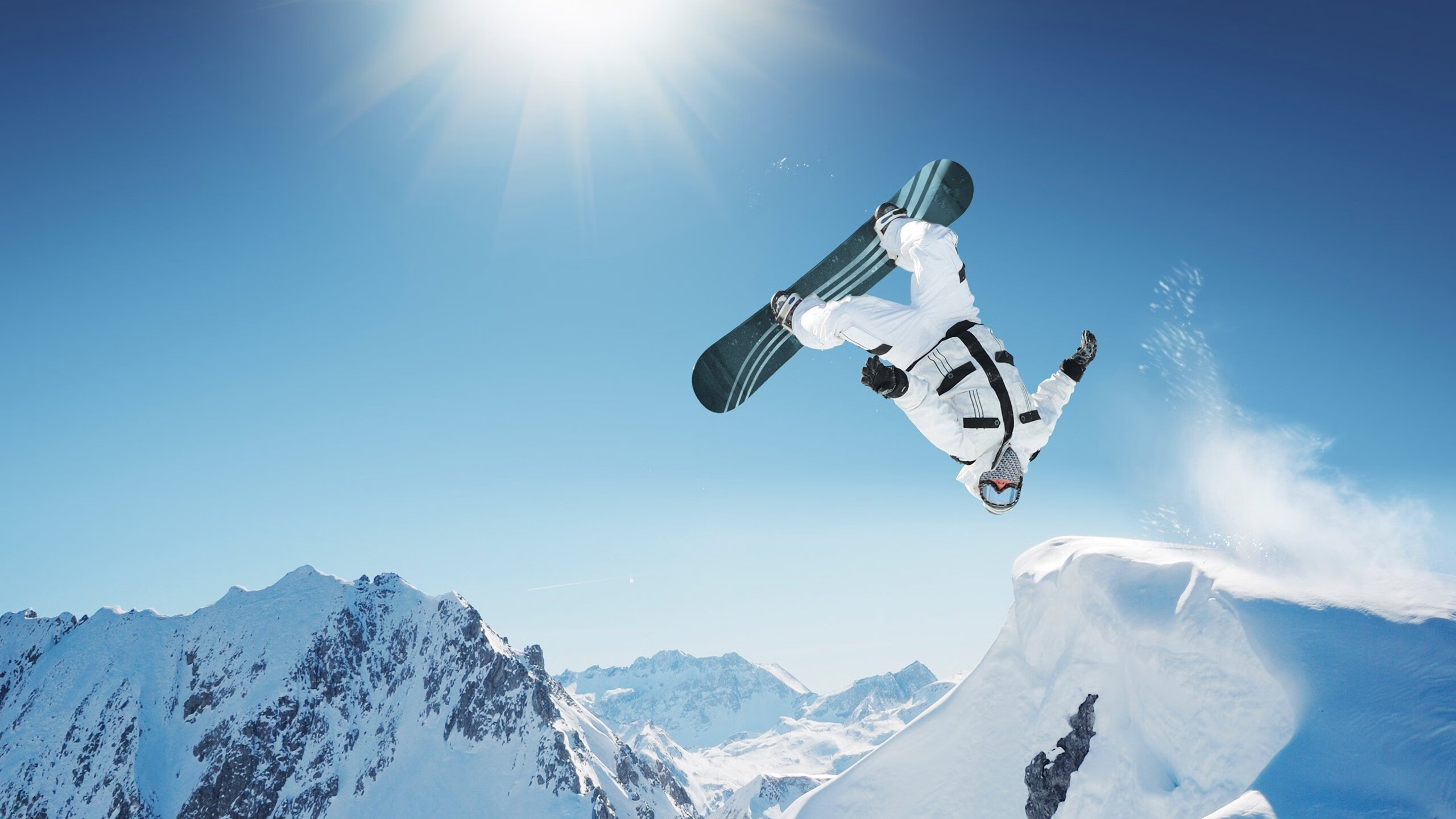 赛道上的定海神针，阿劳霍在F1新赛季揭幕战之夜展现巨星价值