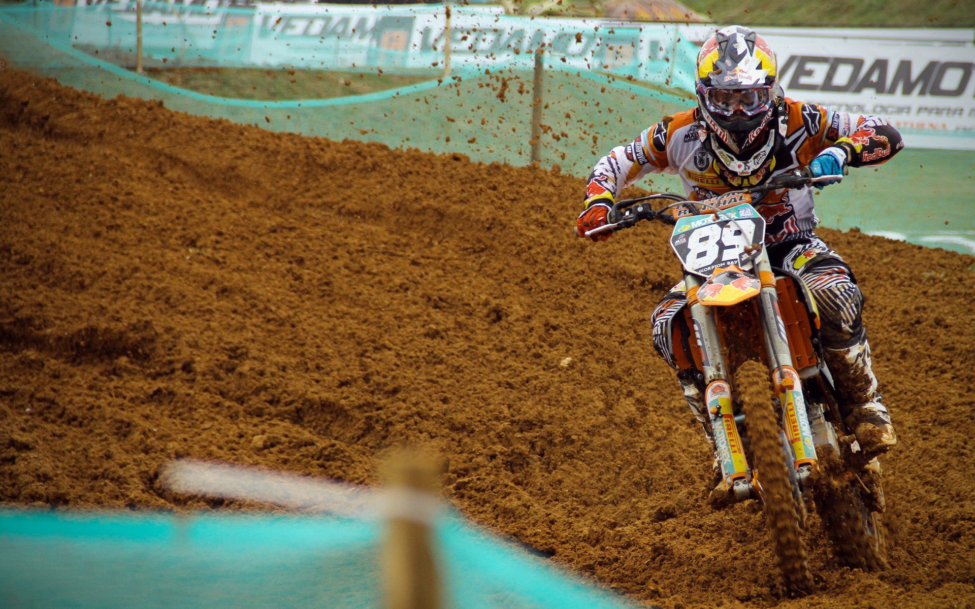 赛道与球场，当爱德华兹接管F1街道赛，步行者绝杀魔术