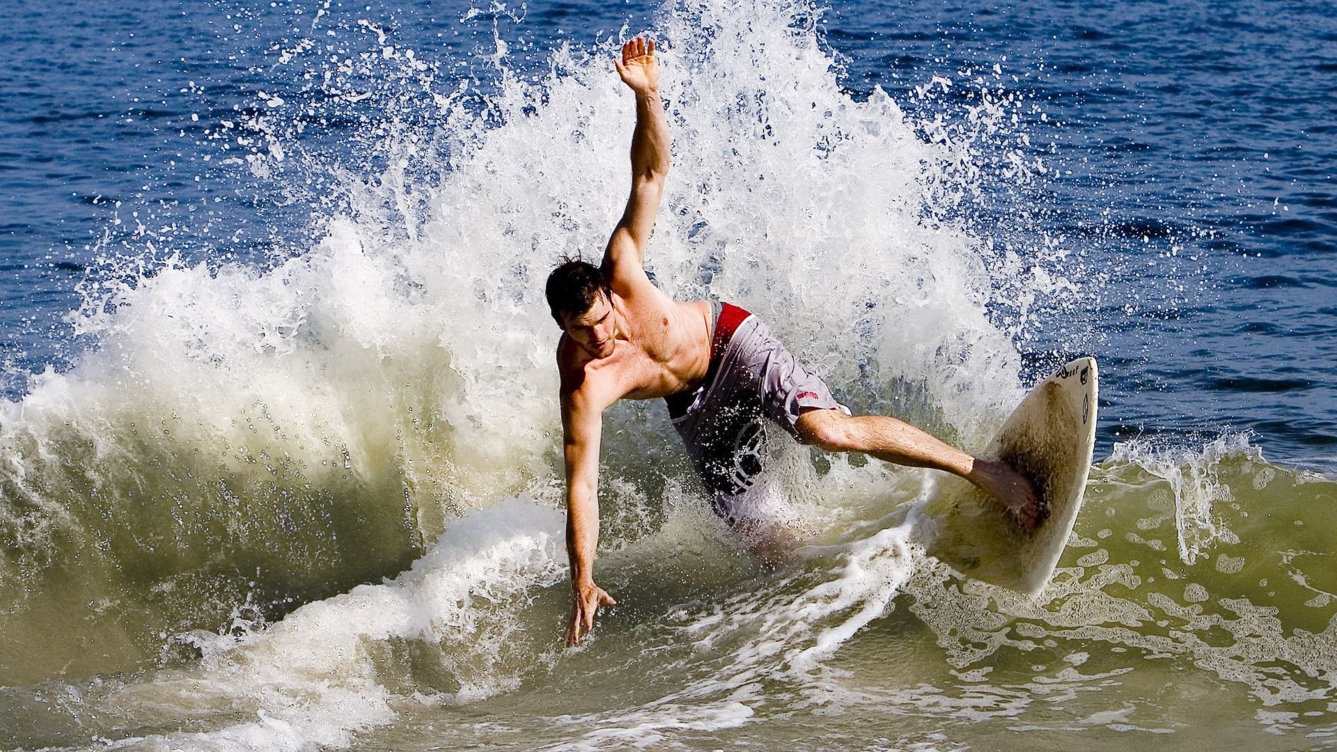 掘金碾压广东队，莫兰特扛起全队，新星崛起与团队荣耀